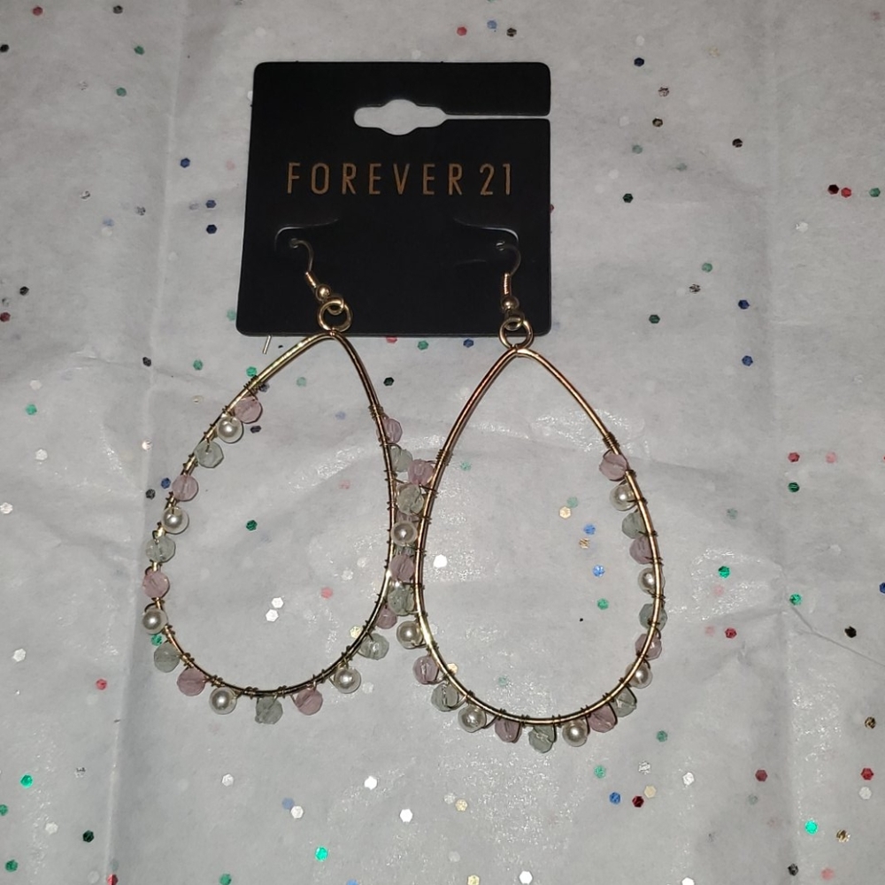 💎 Tear Drop Shaped Earings w/ Pearls